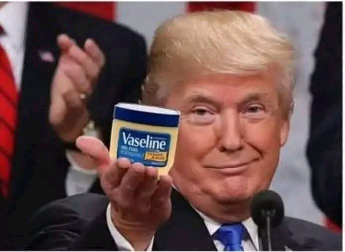 VictorArher's tweet photo. @alvaro_delgado Dice Trump que te la pongas, hipócrita hijo de puta, en el país asesssinan diario a Mexicanos y te haces pendejo https://t.co/GpYRBDYdlJ