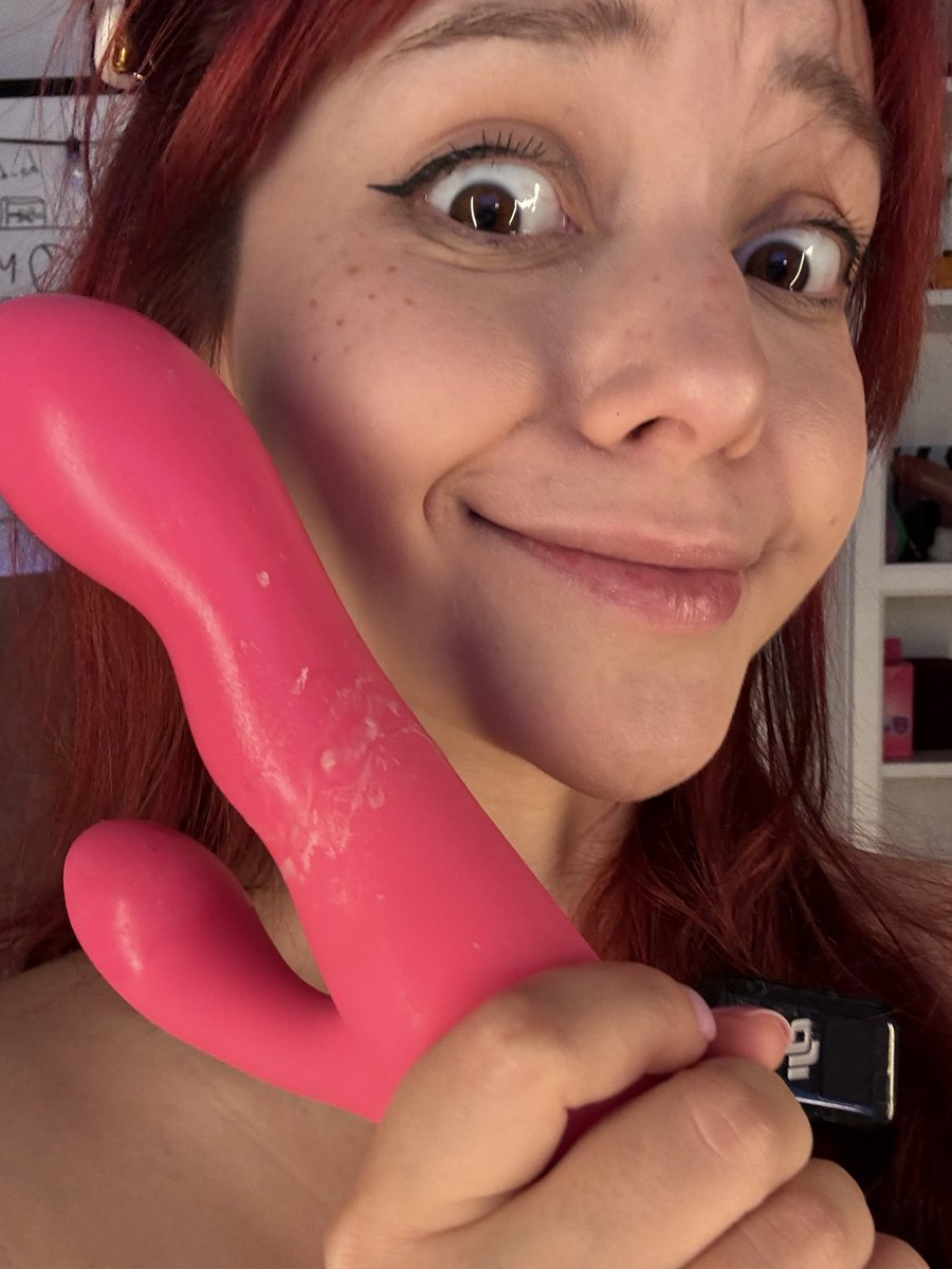 Your online GF Eva 🤭 tweet media