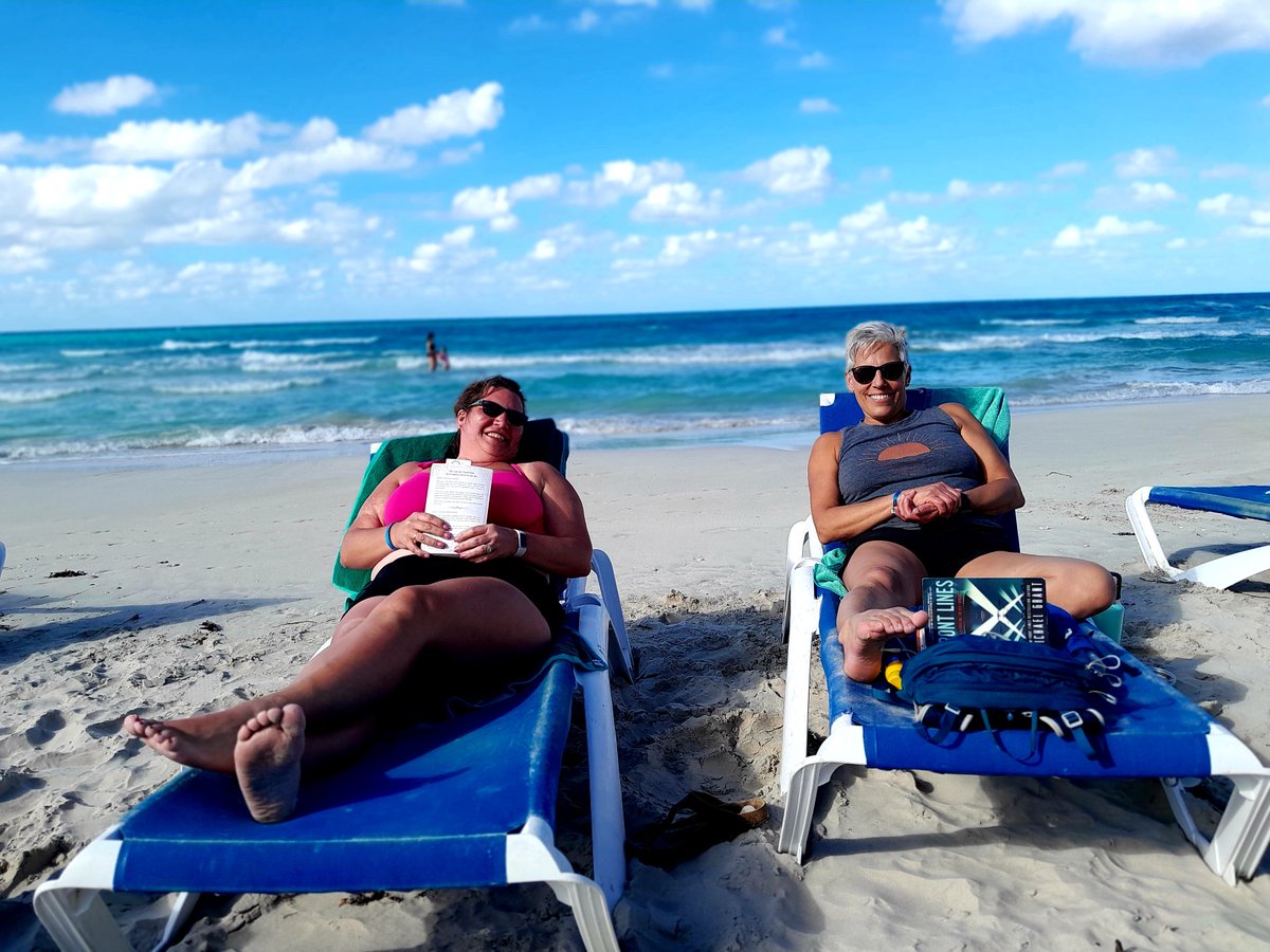 El azul infinito del cielo y del mar se potencia con la buena energía y el disfrute de nuestros clientes,  creando momentos únicos en #Varadero.🌊💙

#SomosTurismo #CubaLovers
<a href="/GaviotaTurismo/">Gaviota Turismo-Cuba</a> 
<a href="/IBEROSTAR_Cuba/">IBEROSTAR Hotels</a>