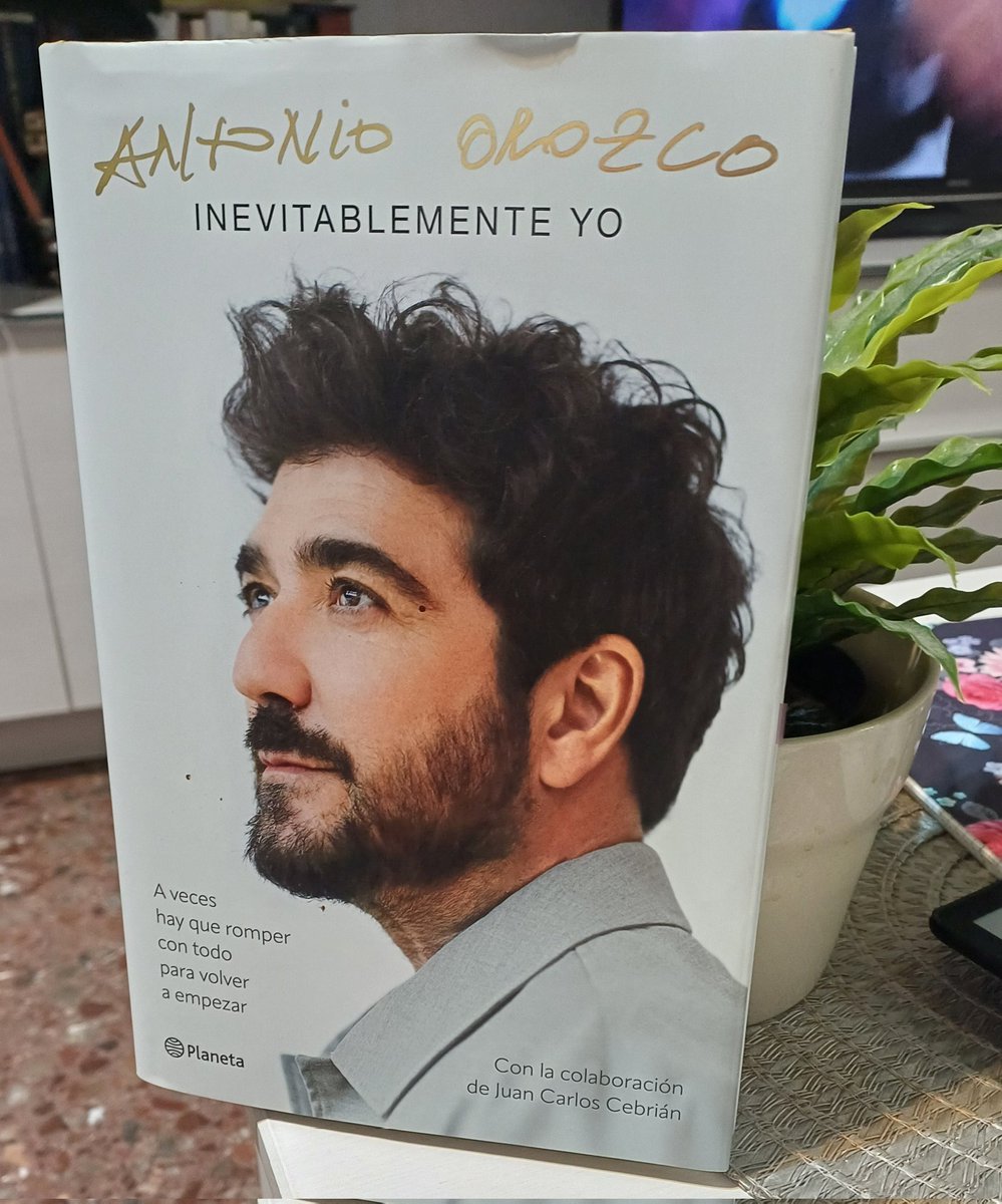 "Las casualidades insisten" 
Que SER más auténtico, buena gente y, por supuesto gran cantante y precioso y emotivo libro de Antonio Orozco "Inevitablemente yo"
Leído, por supuesto. Miles de éxitos para nuestro grande #OrozcoEH