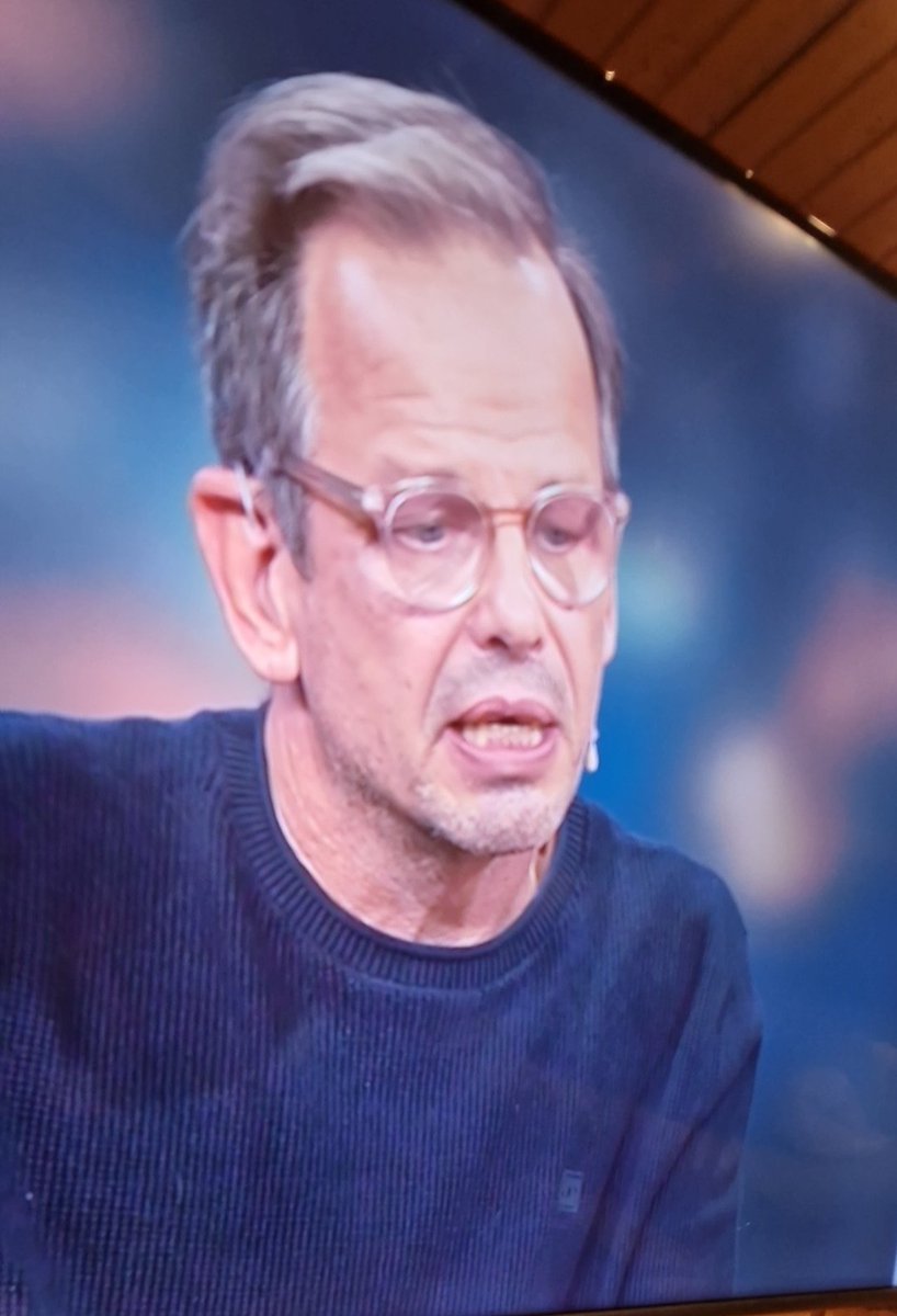 Dieser Hajo Seppelt ist leider ein Dummschwätzer vor dem Herrn.
Warum gibt man ihm eine so große Bühne?