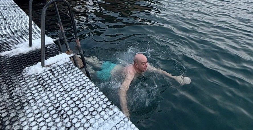 Pust. sauna Tromso including a dip into the Arctic Ocean