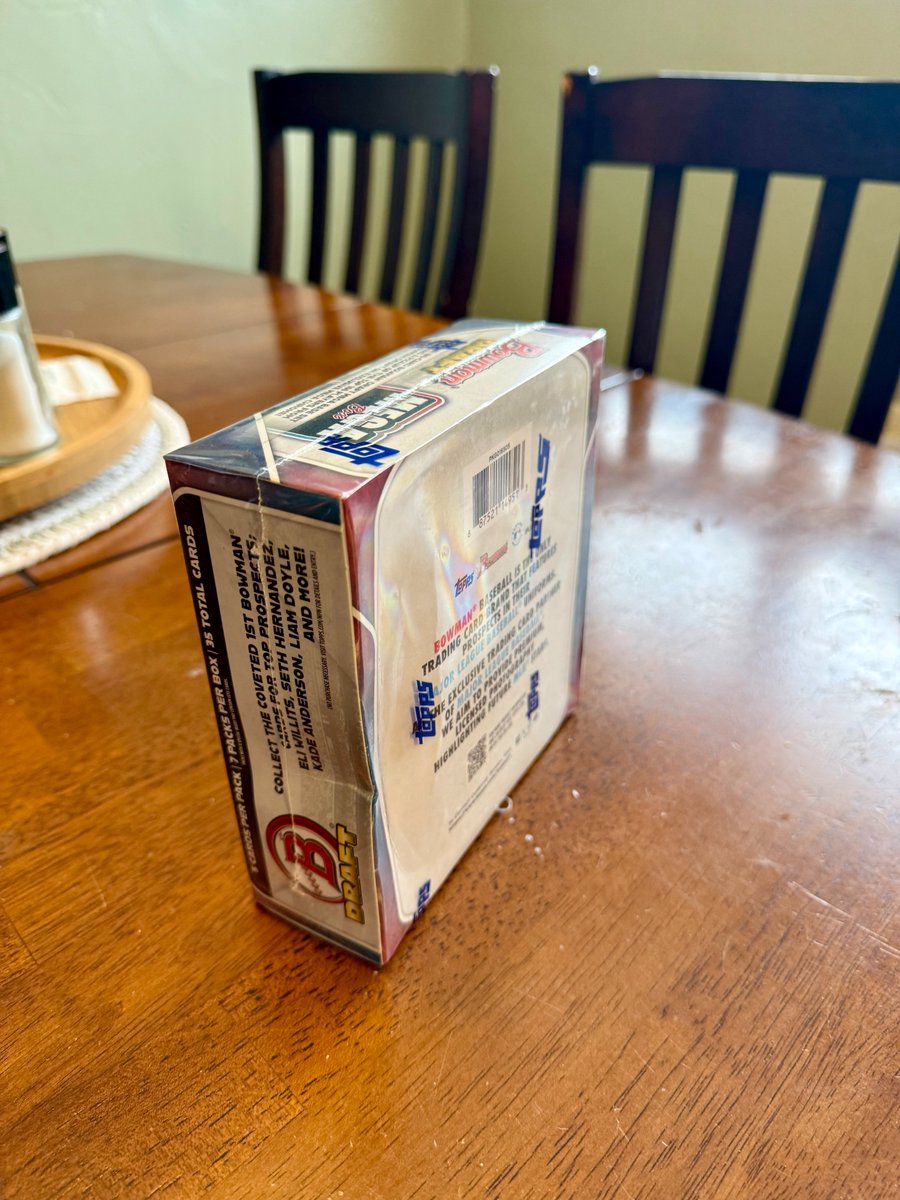 TitletownMatt's tweet photo. @Topps @ToppsSupport Do I have any recourse for damage during shipping or am I SOL? The current value proposition you've created for your products should require they be delivered in higher quality than this. https://t.co/qw3NxImJuh