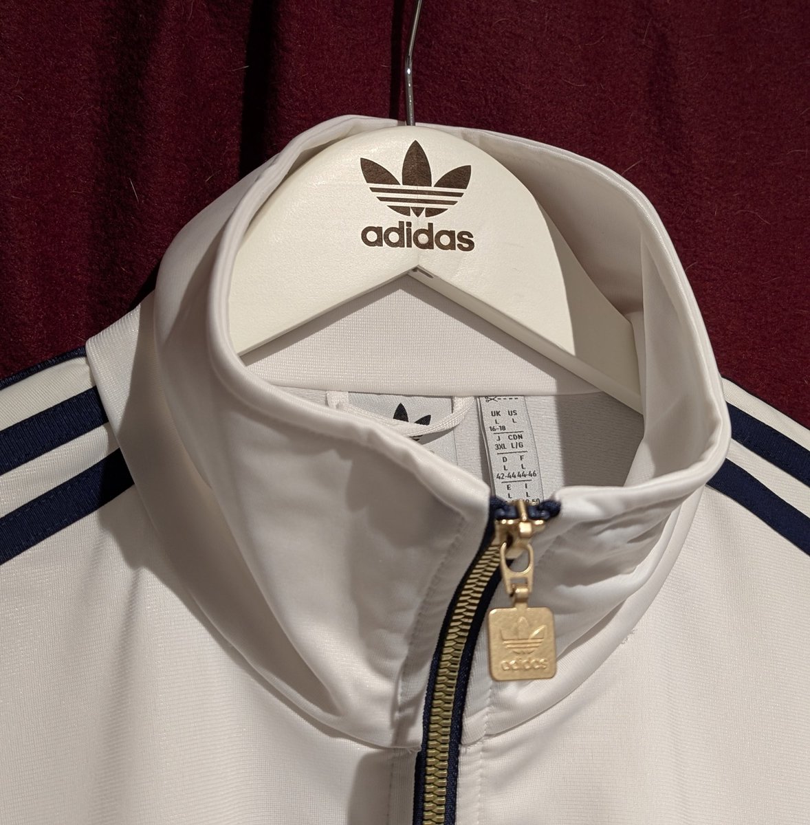 White Laser Hanger…

Trefoil 

If you’d like this set, then please just copy the image and direct message me to order…thank you 🙏