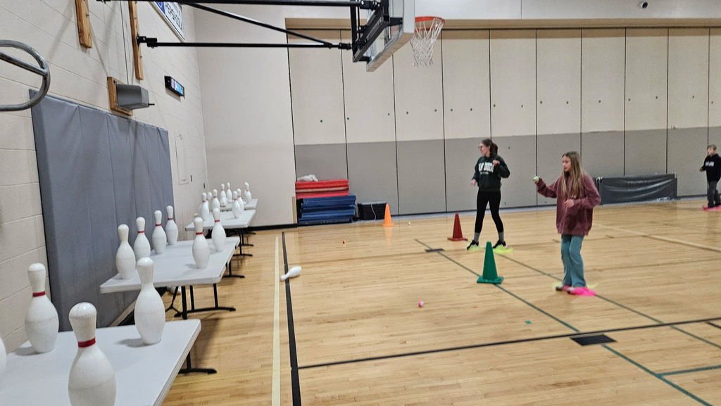 cmsd12's tweet image. Students in Mrs. Doane’s PE class went for the gold today—trying out Olympic sports and even lighting a flame in our own opening ceremony! 🔥🏅 What an amazing day to be a Gold Camp Cougar! 🐾💛