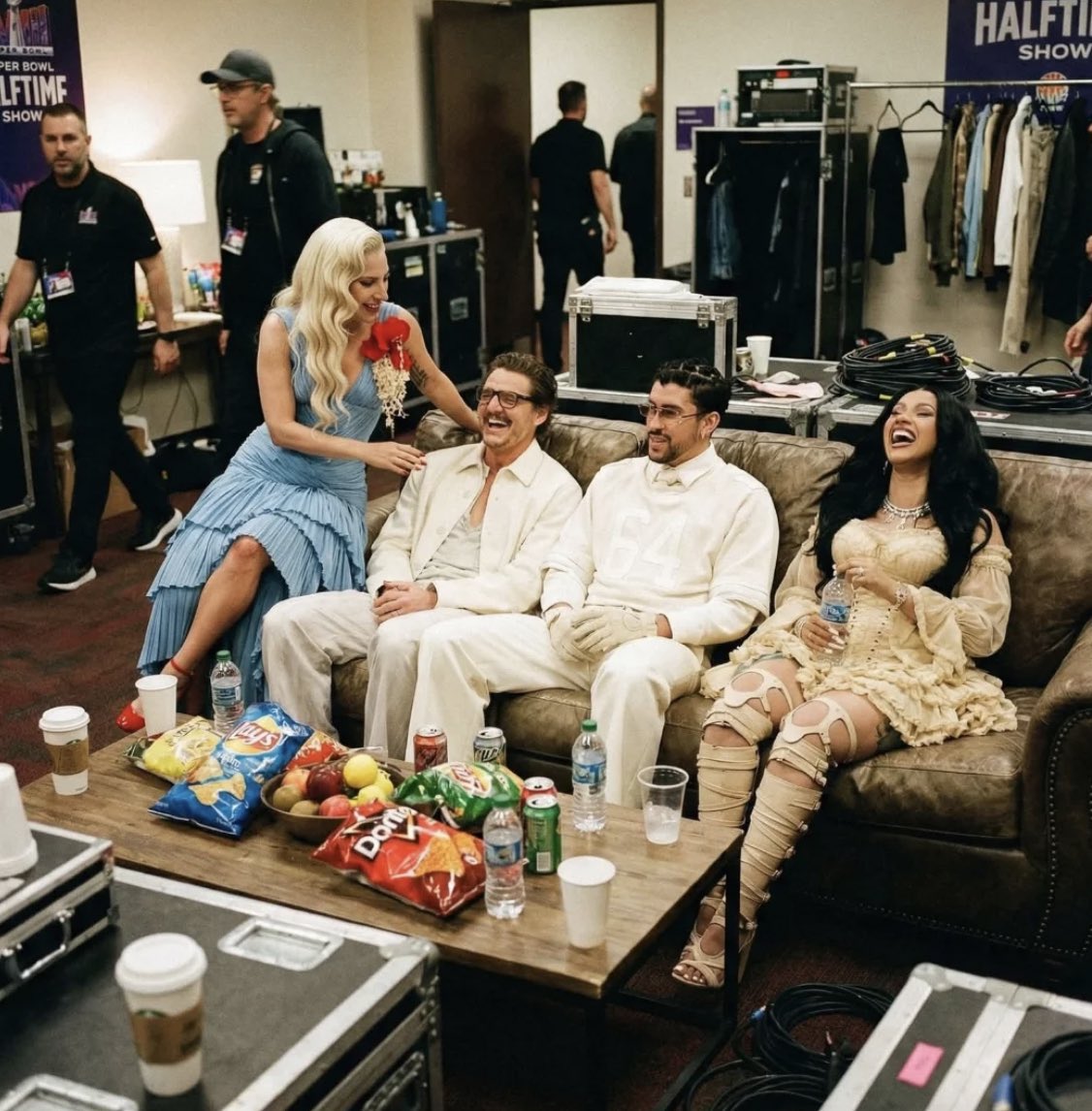 FuroPOP's tweet photo. 🚨BASTIDORES Cardi B , Bad Bunny, Lady Gaga , Pedro Pascal no  #SuperBowl  . https://t.co/uhKWiktStb