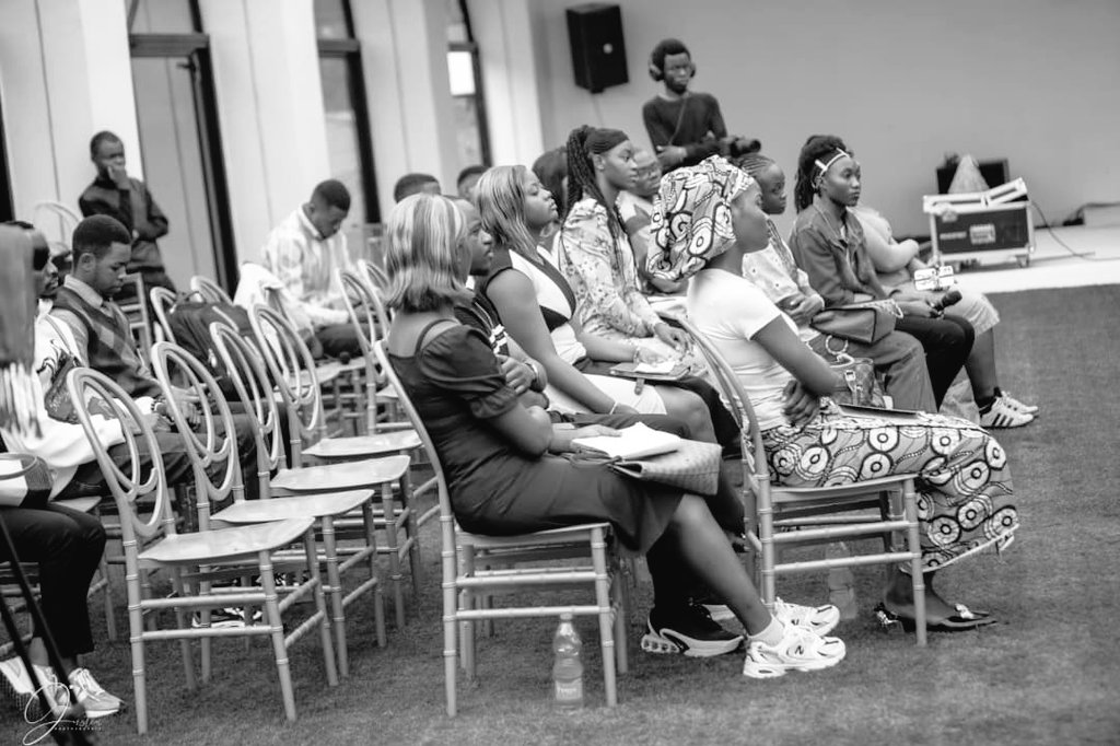 Heureux d’avoir pris part  au débat public autour d’un sujet de haute portée intellectuelle :
« L’éducation nationale comme levier du développement et de la défense de la RDC ».
Présenté par Mme <a href="/NamusanaNella/">nella namusana</a>, cet échange a permis une discussion approfondie avec M. <a href="/CibambaEric/">Eric CIBAMBA</a>,