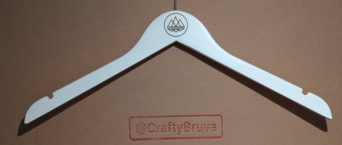 White Laser Hanger…

No trouser bar…

Any logo you want…

If you’d like this set, then please just copy the image and direct message me to order…thank you 🙏