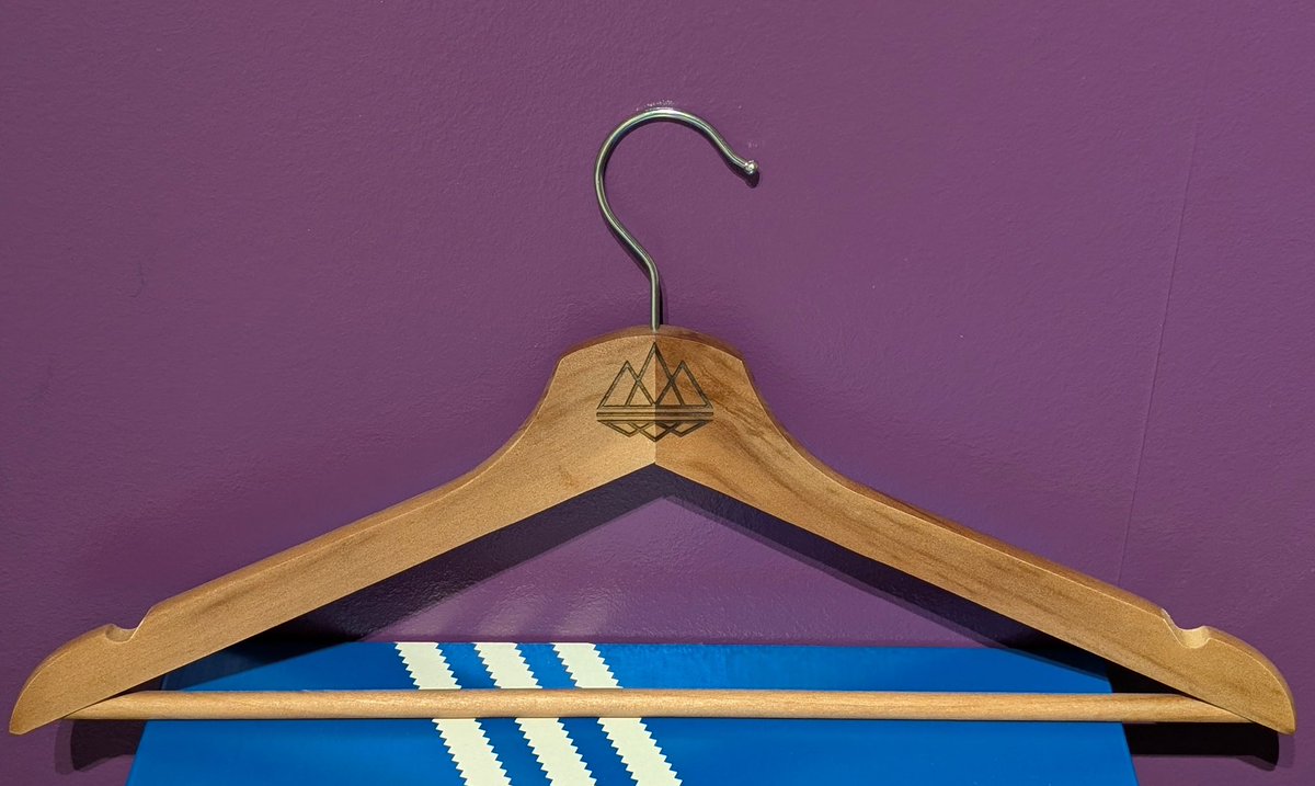 Any colour Spezial Laser Hanger…

If you’d like this set, then please just copy the image and direct message me to order…thank you 🙏