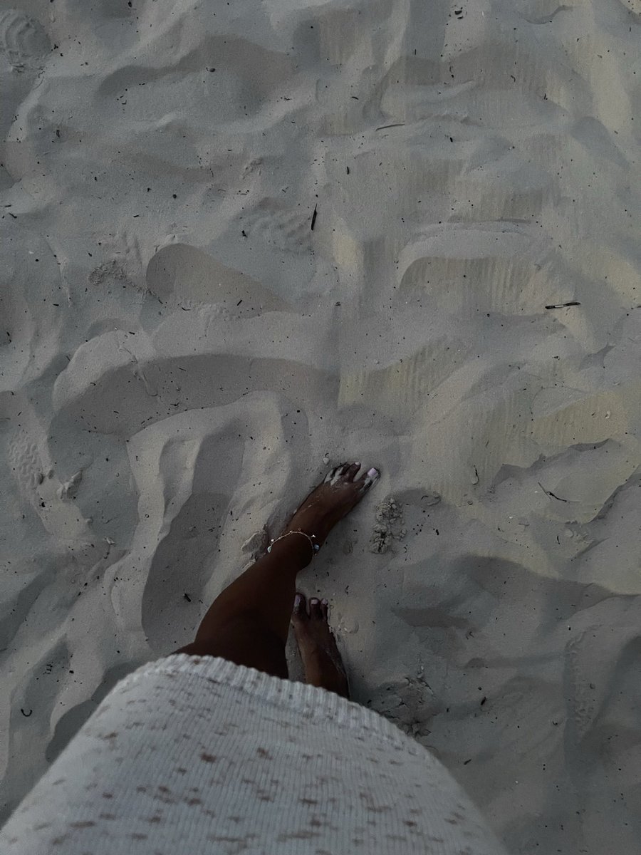 luvmefeet tweet picture