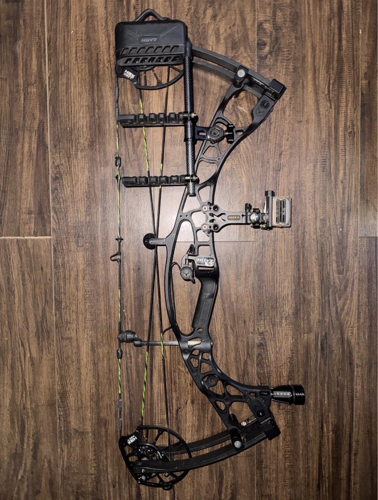 BNorman70's tweet photo. 30 axle to axle/ 60-70 pounds/ Hoyt HDX rest/ Hoyt quiver/ Hoyt 5 pin horizontal sight. 
$700
Wanting something new it’s in good condition bought brand new had it for two season. https://t.co/TuIQZChzem