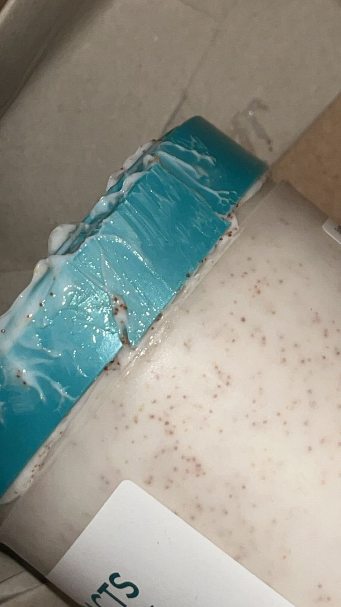 jolikaa_'s tweet photo. @superdrug disappointed! 
My package is fine but my product is not. https://t.co/cxmfbcVwOK