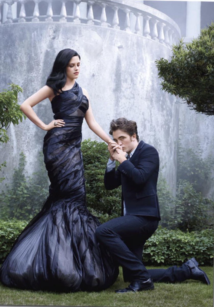 notgwendalupe's tweet image. Kristen Stewart and Robert Pattison for Harper’s BAZAAR  magazine (2009)