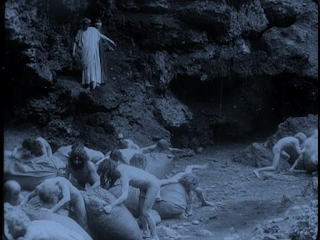 silentfilmcal's tweet photo. For some thoughts on #silentfilm L'Inferno (1911), screened on 7 Feb at @theatreship, see https://t.co/8ELFRRnxLj https://t.co/wKAOKuvydS