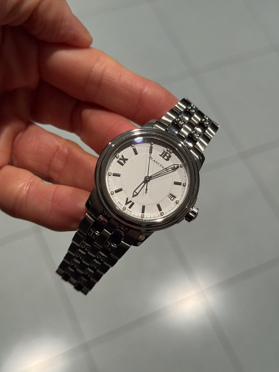 xsO3OrwmhjDFlXJ's tweet image. おはようございます⛅️

朝晩の冷え込みは厳しいですね❄️

若かりし頃、一番カッコいいと思っていたスポーツウオッチを着けて仕事に向かいます🚃
#blancpain #leman #ultrathin