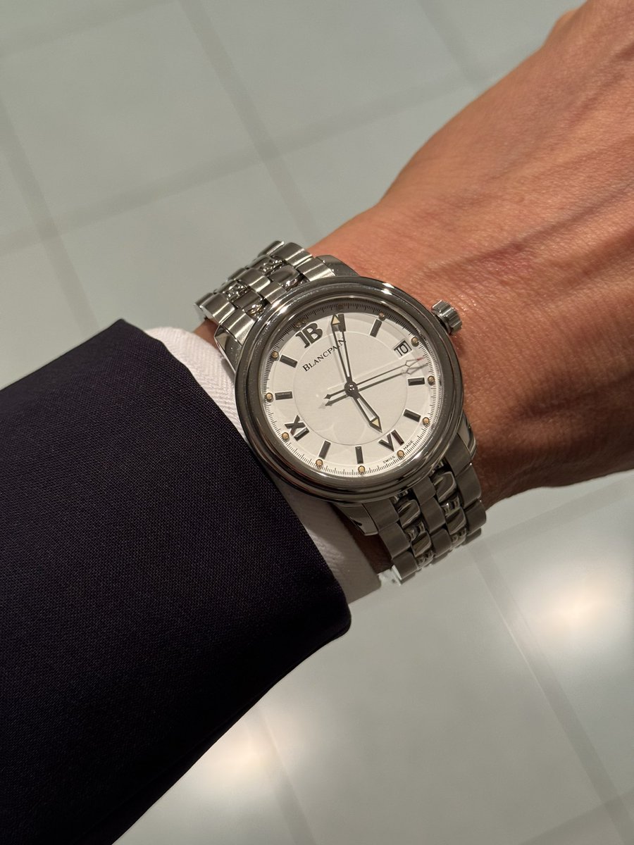 xsO3OrwmhjDFlXJ's tweet image. おはようございます⛅️

朝晩の冷え込みは厳しいですね❄️

若かりし頃、一番カッコいいと思っていたスポーツウオッチを着けて仕事に向かいます🚃
#blancpain #leman #ultrathin