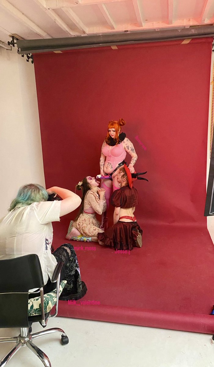 jessejester0_o's tweet photo. @MossMink and I were lucky enough to worship the gorgeous goddess @BunnyRoyle here’s a shot from bts can’t wait to show you the actual photos 🥵🥵 https://t.co/tvh5ywShVI