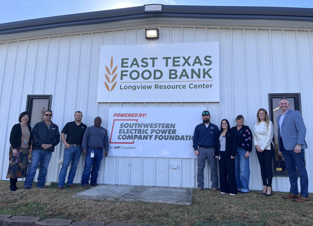 SWEPCoNews's tweet image. We joined community partners in #LongviewTX today to celebrate the newly renamed @ETFoodBank Longview Resource Center Powered by the #SWEPCO Foundation. This partnership expands access to nutritious food and essential resources across the region. More: ms.spr.ly/6015QPzA5