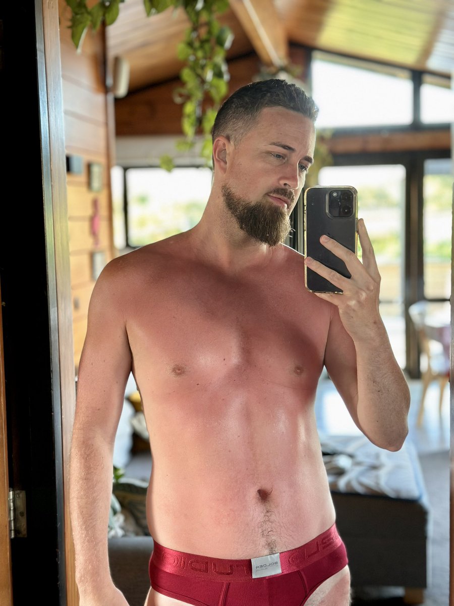 ForestGreenMage's tweet photo. Thought I’d match my underwear to my skin. It’s faded a little overnight🦞 https://t.co/gLSwuXepYw