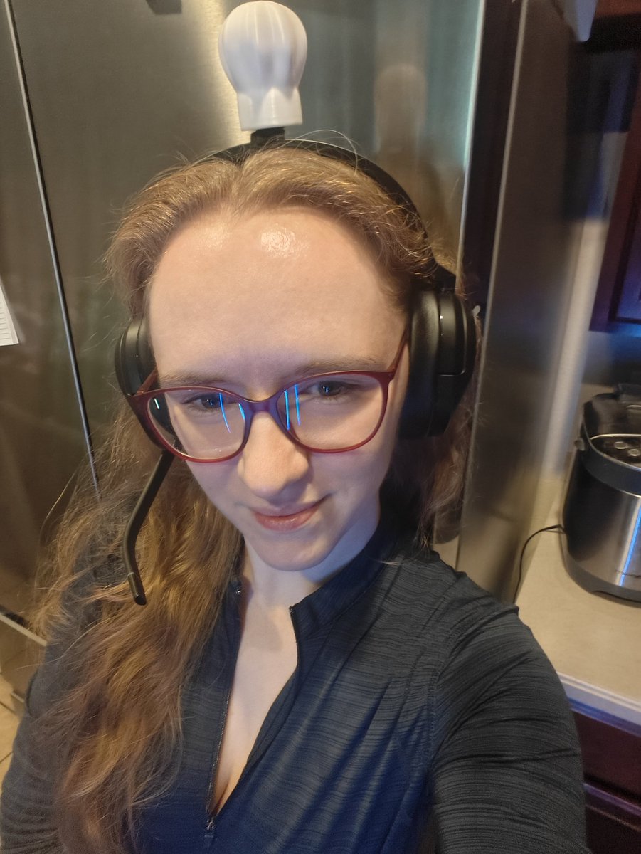 We are live cooking and baking! And of course laughter and probably sussy talks normal Pamda things twitch.tv/pamdarex