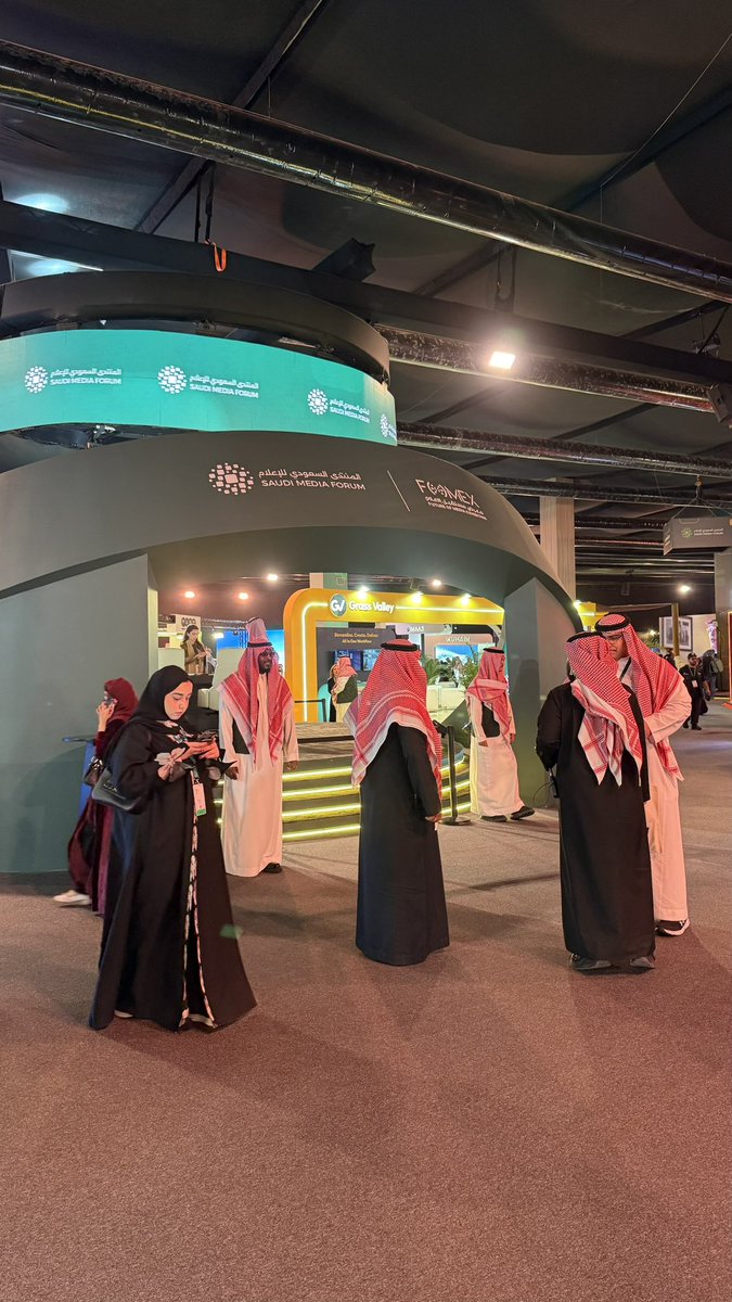 zliuq's tweet photo. تشرفت بحضور المنتدى الاعلامي السعودي فرصة ثمينة لمعاينة التفاصيل عن قرب واستيعاب ما يحمله من قيمة وتأثير، كانت تجربة ثرية تفوق التوقعات، ولا يفوتني الإشادة بالإعلام السعودي الذي قدّم حضورًا مهنيًا متميّزًا ووثق اللحظة بجدارة🤍
#المنتدى_السعودي_للإعلام 
#إعلام https://t.co/dcgyes50aL
