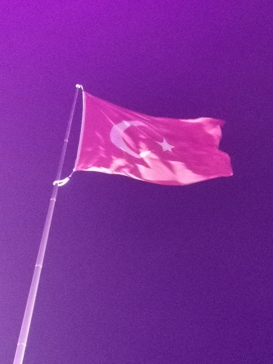 Bin atlı akınlarda çocuklar gibi şendik,
Bin atlı o gün dev gibi bir orduyu yendik!"