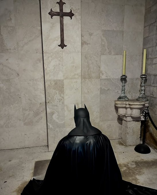 trad_west_'s tweet photo. Batman is Catholic https://t.co/sEFQf0Qabu