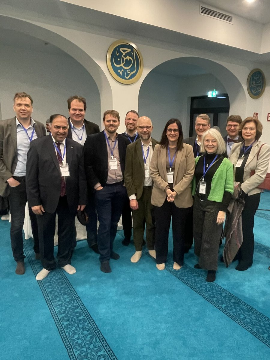 Toller Neujahrsempfang der <a href="/AhmadiyyaDE/">Islam — Ahmadiyya DE</a>
Ein menschlich und spirituell großartiger Abend!
Durch die Restriktionen, die sie in einigen Ländern bewältigen muss, zeigt sie, wie wichtig die Religionsfreiheit ist und wie wichtig der Dialog zwischen den Religionen und Kulturen ist.