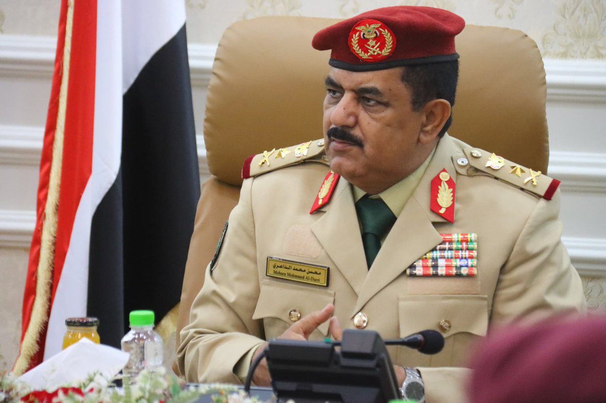 وزير الدفاع المخفي قسرياً مصيره المجهول يستدعي كل منظمات حقوق الإنسان الدولية والضمير العالمي للحديث لسلطات الاحتلال السعودي التي تختطفه وتخفيه قسرياً في مخالفة فاضحة ومعيبة للقانون الدولي الإنساني . 

تصرف احتلالي قبيح وارهابي ومعيب  للكرامة الوطنية يجب على اليمن شماله وجنوبه