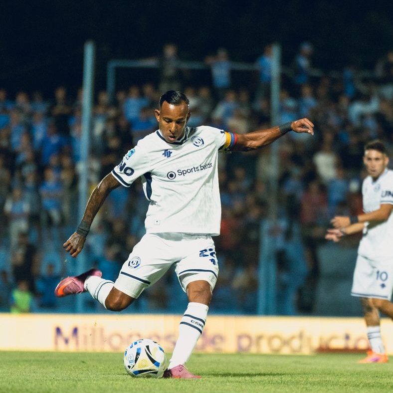 LigaAFA's tweet image. ¡4 triunfos al hilo para la Lepra!

@CSIRoficial le ganó 1 a 0 a @EstudiantesRio4 con gol en contra de Antonini en el cierre de la #Fecha4 del #TorneoMercadoLibre 2026 🏆

📷 Independiente Rivadavia
👉🏻 @ML_Argentina