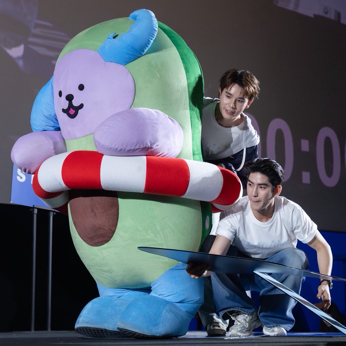 talatannt's tweet photo. แล้วหน้าพิมพ์เดียวกันทั้งบ้าน 🐶🥑✨

JSCEAN FAM HR SCREENING
#SFxJimmySeaAvocean 
♡ — #jimmyyjp #sea_tawinan #AVOCEAN https://t.co/JvoRCiE8CI