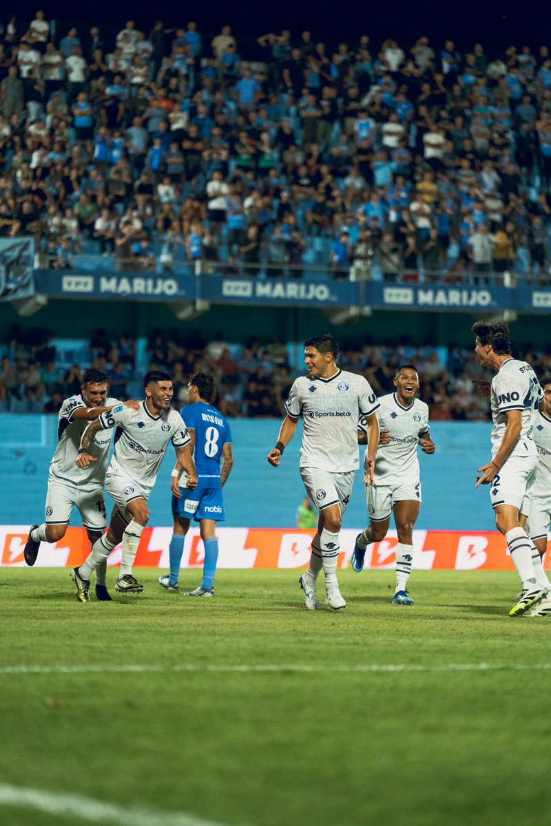 ¡¡¡Y GANÓOOOOOOOOOOO EL ÚNICO CAMPEÓN DE CUYO NOMÁS!!!

Punteros e invictos. 12 de 12 puntos. Triunfo sufrido pero se ganó que es lo importante.
Bottari, Studer, Elordi y Sartori de lo mejor de La Lepra. El sábado a copar otra vez La Catedral contra Belgrano 💙