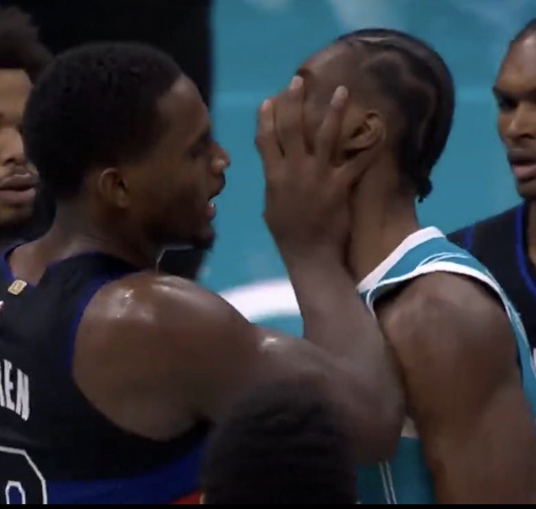 HaterReport's tweet photo. In case you’re wondering why Moussa Diabaté was so mad. You just don’t do this to another grown man lmao https://t.co/CIJ4wPHODG
