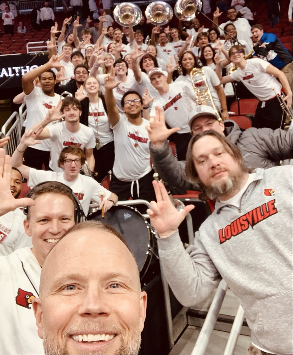 Are you not entertained?!?! Our <a href="/LouisvilleMBB/">Louisville Men's Basketball</a> went OFF!! <a href="/patkelsey/">Pat Kelsey</a> #GoCards
