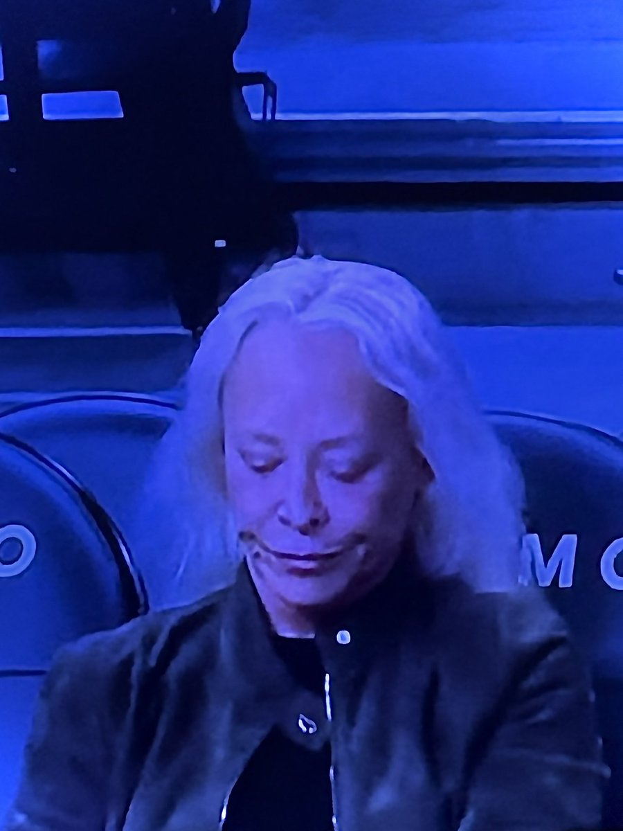 mistall71's tweet photo. Ok internet… who is this woman courtside at Warriors games at Chase Center? https://t.co/vKFNNLt1Ue