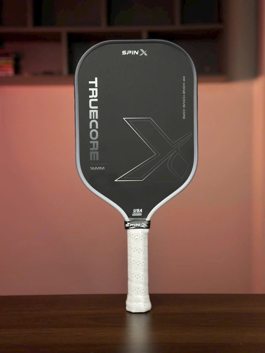 ks_tracks's tweet photo. Pickleball coach friend in Vietnam recommended this paddle 🏓
Super easy to use, and only ¥12,000!!!
Highly recommend 🙌
今、この緑色を使ってます!
#pickleball #paddle #spinx #ピックルボール https://t.co/YLgUtb2vXC