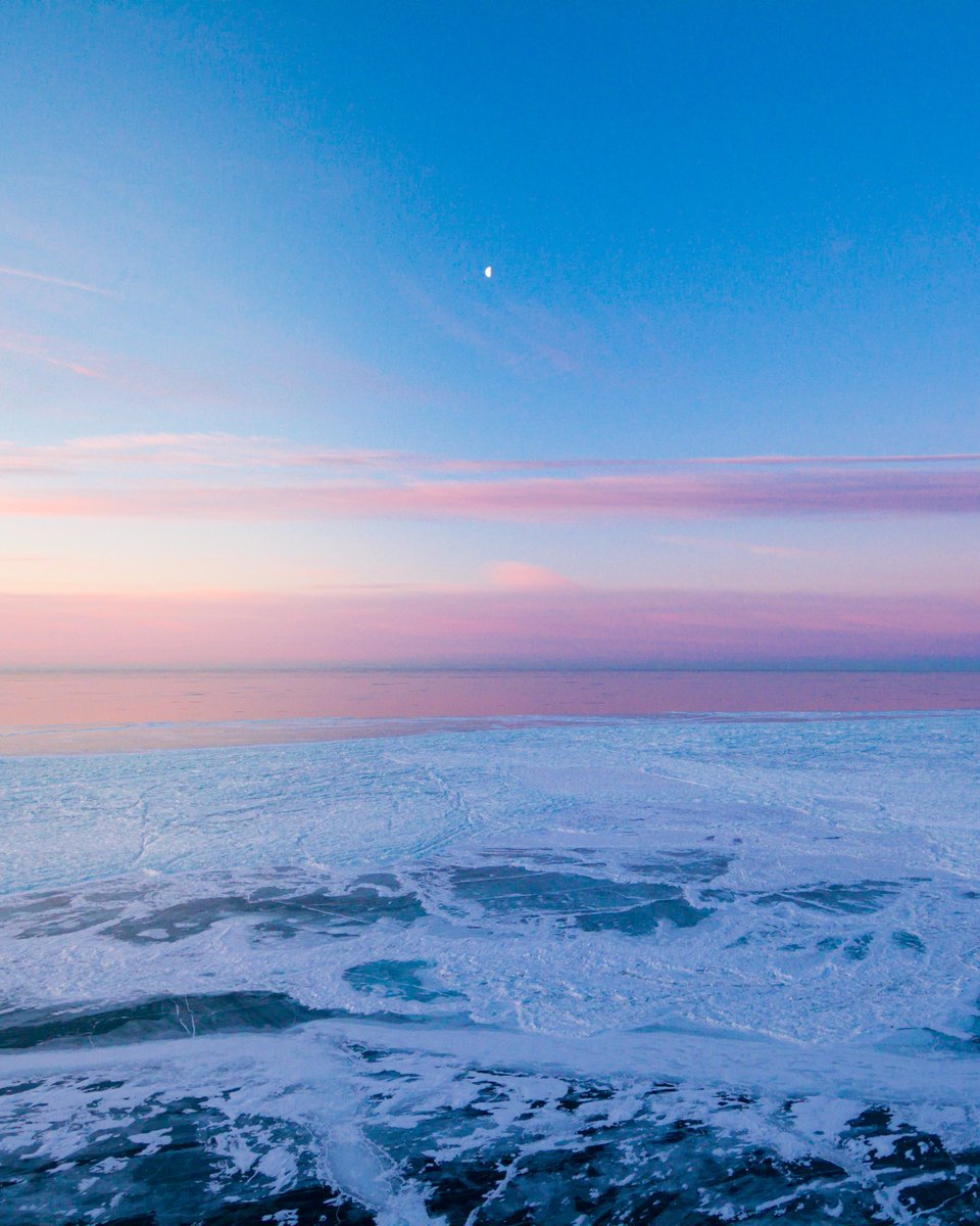 K_Wicksy's tweet photo. Pastel skies and a rising moon over frozen Lake Erie. ❄️✨🌙

Incredible watching clouds drift in soft colour across this desolate, yet beautiful winter landscape. https://t.co/DIpMFnaK8G