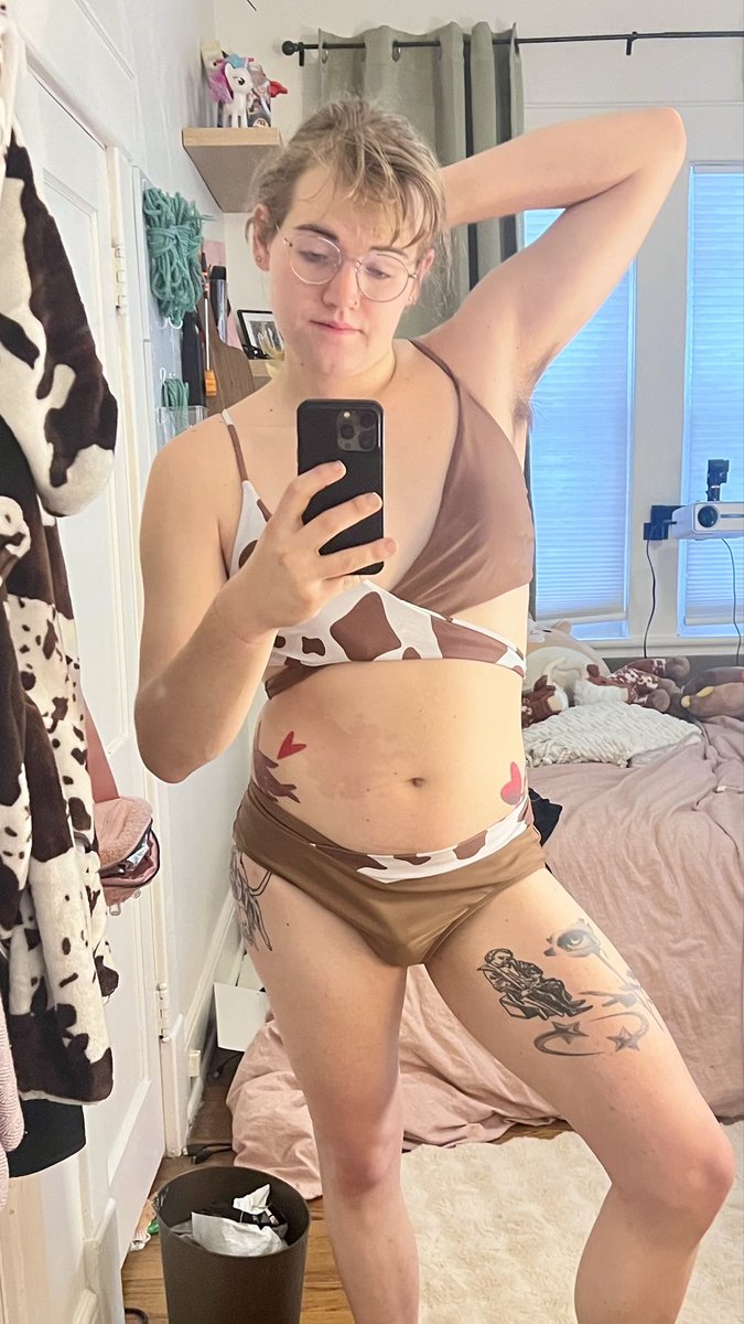skbubs's tweet photo. You like cow print?

#trans  #transwoman #mtf https://t.co/eV7bcBhQV0