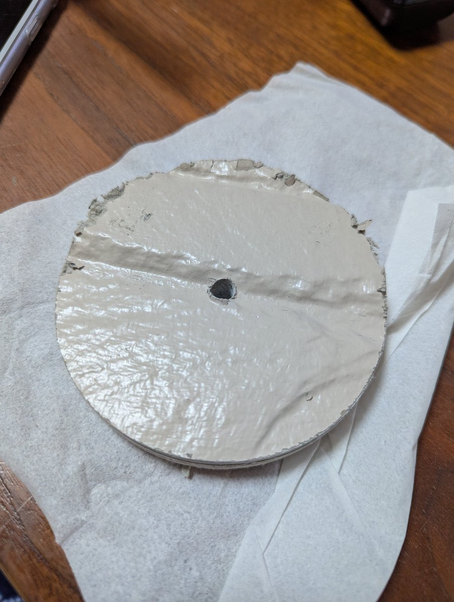 旦那が一人で家の壁に穴を開けている間に
私はひとかえる🐸縫った( * ॑꒳ ॑*)！
今換気扇取り付けてるみたい( * ॑꒳ ॑*)すごい！
朝から出来ることをそれぞれしている私たち(*´ч`*)