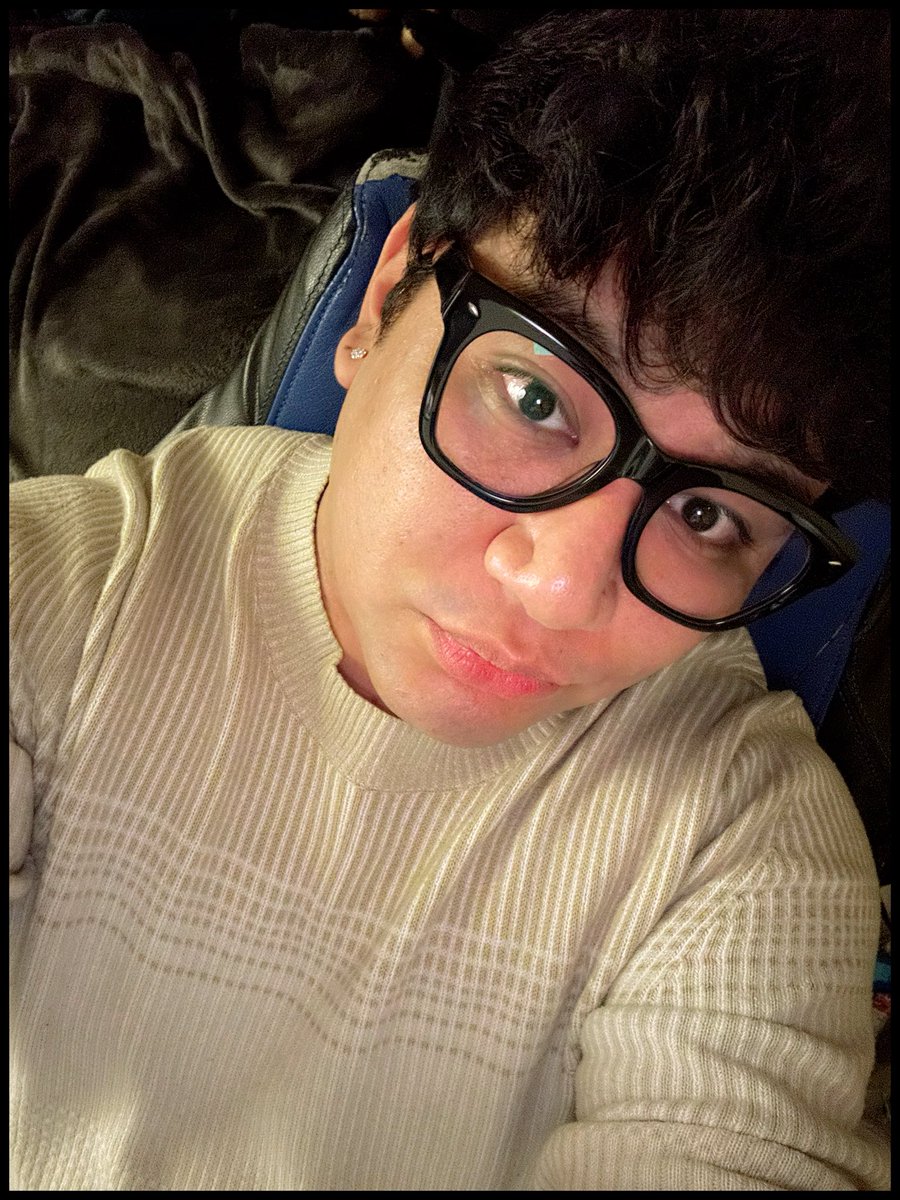 sirenmatty's tweet photo. A year older today 🙈 hope I age gracefully 😌 https://t.co/r22OLFVtOK