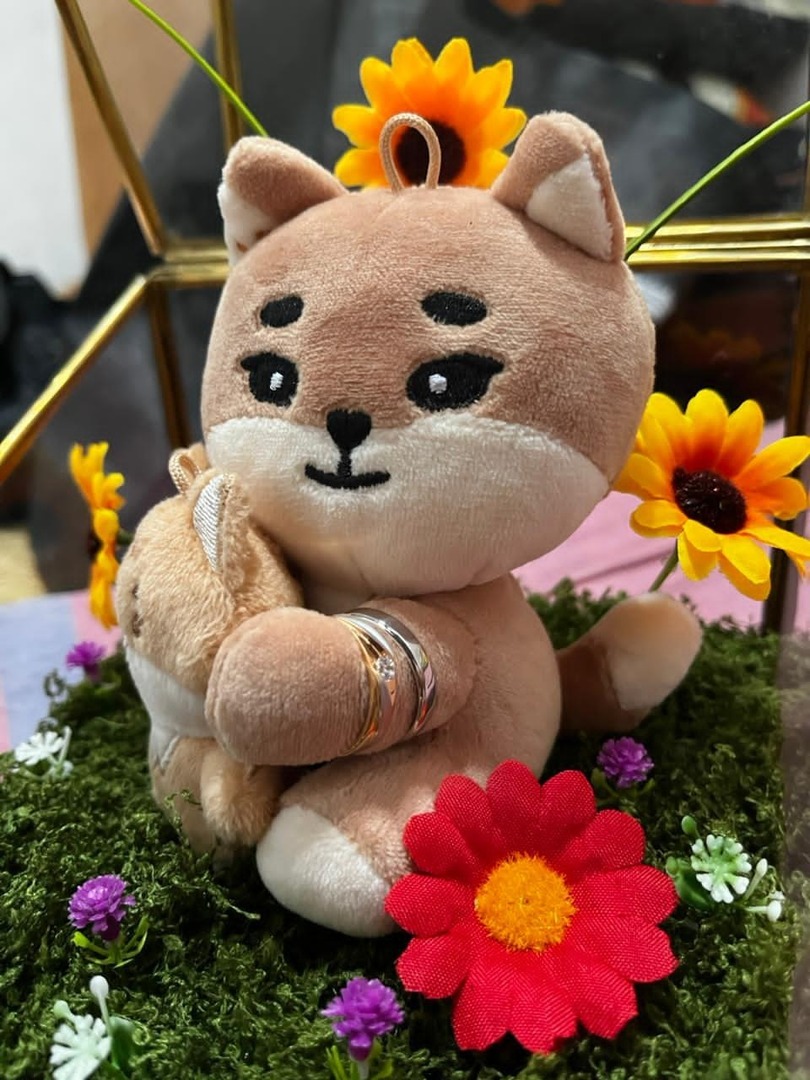 day6confess's tweet image. -my6 masih jatuh cinta banget sama ringbox weddingku kemarin😍😍😍😍