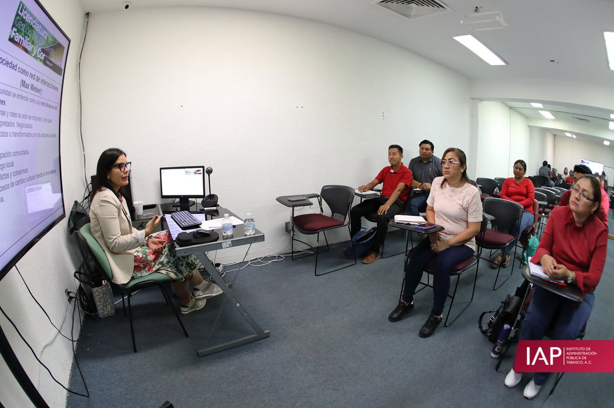 En el #IAPTabasco concluyó Cultura y Vida Comunitaria: 19 alumnas y alumnos, en su mayoría servidores públicos, se preparan para servir con más sensibilidad y compromiso social.
El conocimiento cobra sentido cuando mejora la vida de la gente. 🎓
📲 goo.su/40x5GzZ