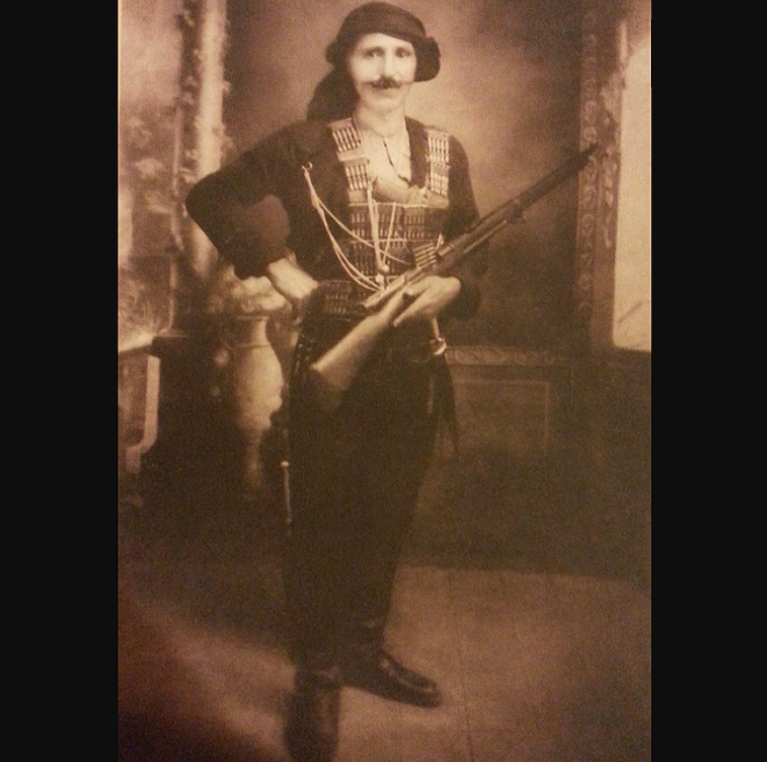 TheGreekPatriot's tweet image. Ευκλείδης Κουρτίδης - (1885 - 10 Φεβρουαρίου 1937).

Οπλαρχηγός, μαχητής &amp;amp; ένας θρύλος των βουνών της Σάντας του Πόντου.

Φόβος &amp;amp; τρόμος των τσετών &amp;amp; των κεμαλιστών.

#Kourtidis #Santa #NeaSanta #Trapezounta #Pontos #Anatolia #Macedonia #Greek #Orthodox #Greece #Hellas #Hellenism