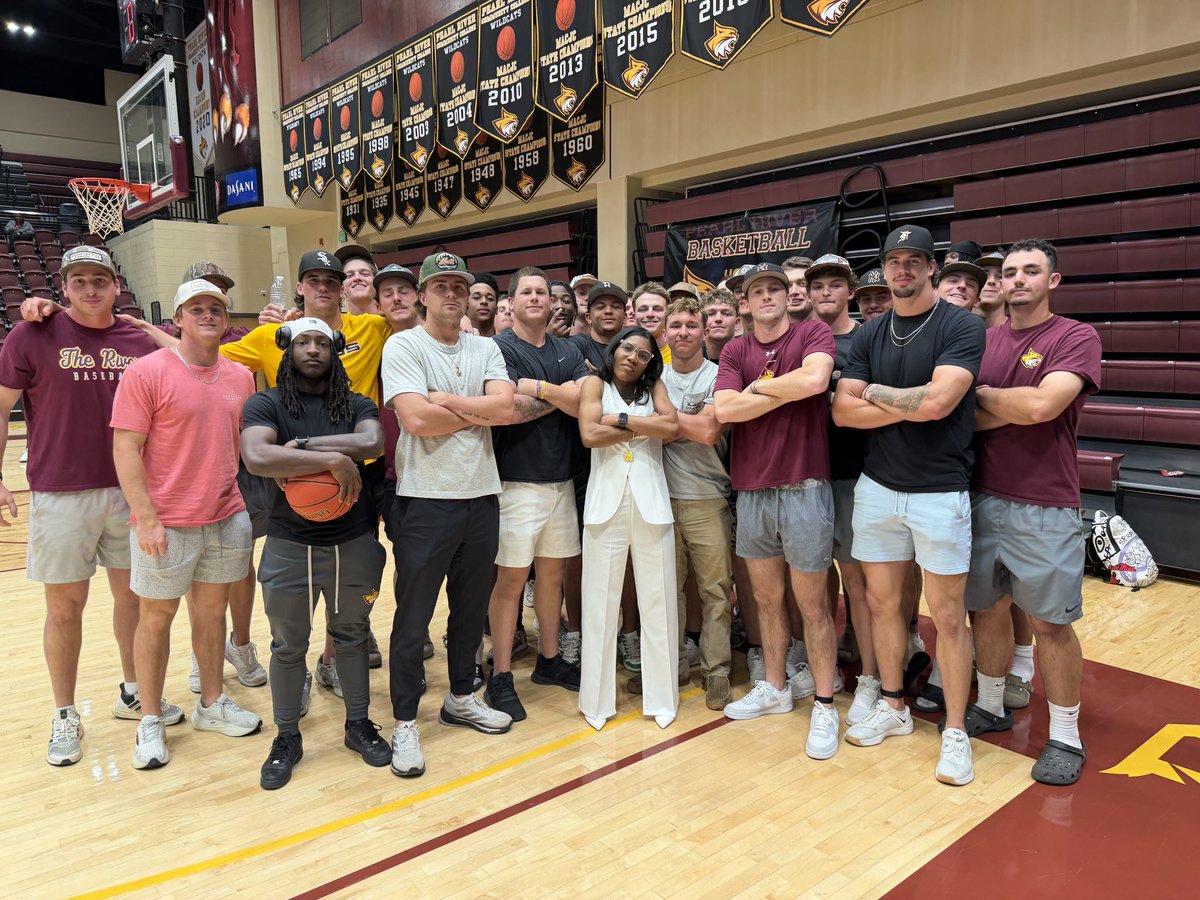 ShanaeGovan's tweet photo. Our guys did it once again!!! Helped us pick up our 7th conference win tonight!!! I’ll take them over any student-section in the state💛❤️#WildcatFamily #OneBand #OneSound @PRCC_Baseball https://t.co/QdSlBnDKl9