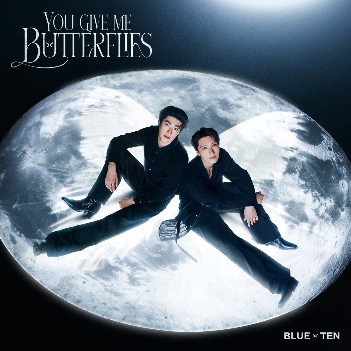 BLUE PONGTIWAT 【You Give Me Butterflies (feat. TEN)】

YouTube Music ➫ bit.ly/3ZYzU4N
Spotify ➫ bit.ly/4rKO0CV
Apple Music ➫ bit.ly/45YD9gd
JOOX ➫ bit.ly/4bKLl7p
TIDAL ➫ bit.ly/4rawlVg

#TEN #李永钦 #텐 
#BLUEPONGTIWAT