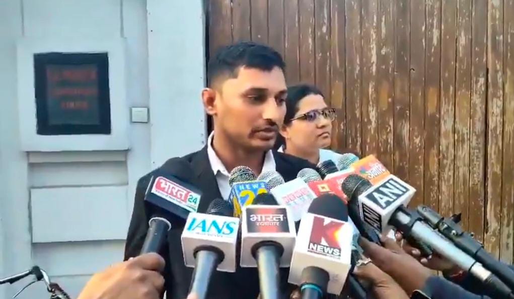 If your father is rich, even what’s clearly visible can be made to disappear.
In Kanpur, a rich brat named Shivam Mishra allegedly ran over people with his luxury Lamborghini.
After that, his lawyer stepped in and flipped the entire story, claiming that it wasn’t Shivam Mishra