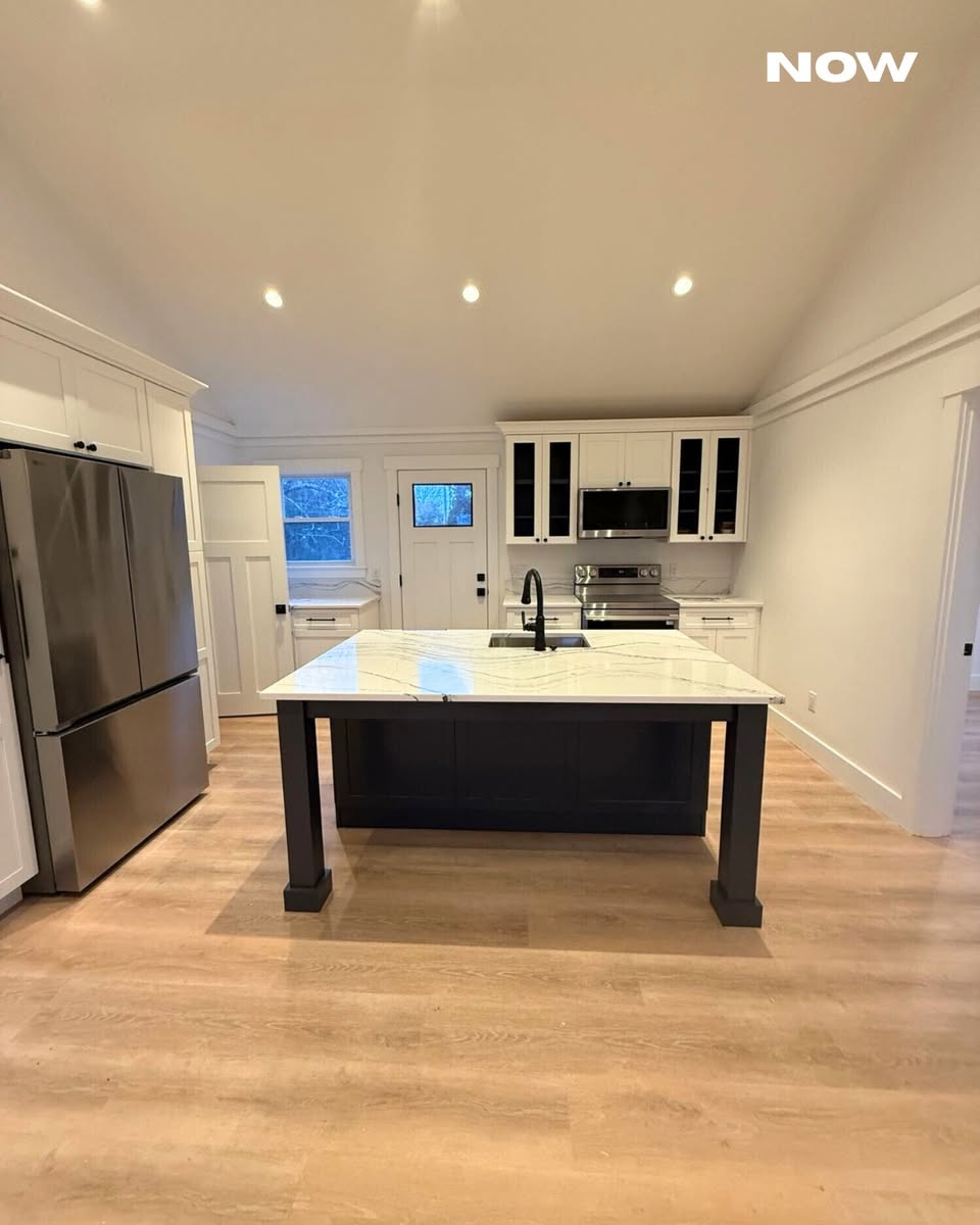PhilbrookCC's tweet photo. #ProgressReport – This project, an interior cottage remodel that includes a new kitchen and bath, is coming to completion in preparation for the new owners to begin using it for the coming spring.
#BuiltByPhilbrook #NewEnglandHome #CapeCodHome #NoDemoReno #KitchenRemodeling https://t.co/qAliLqQDda