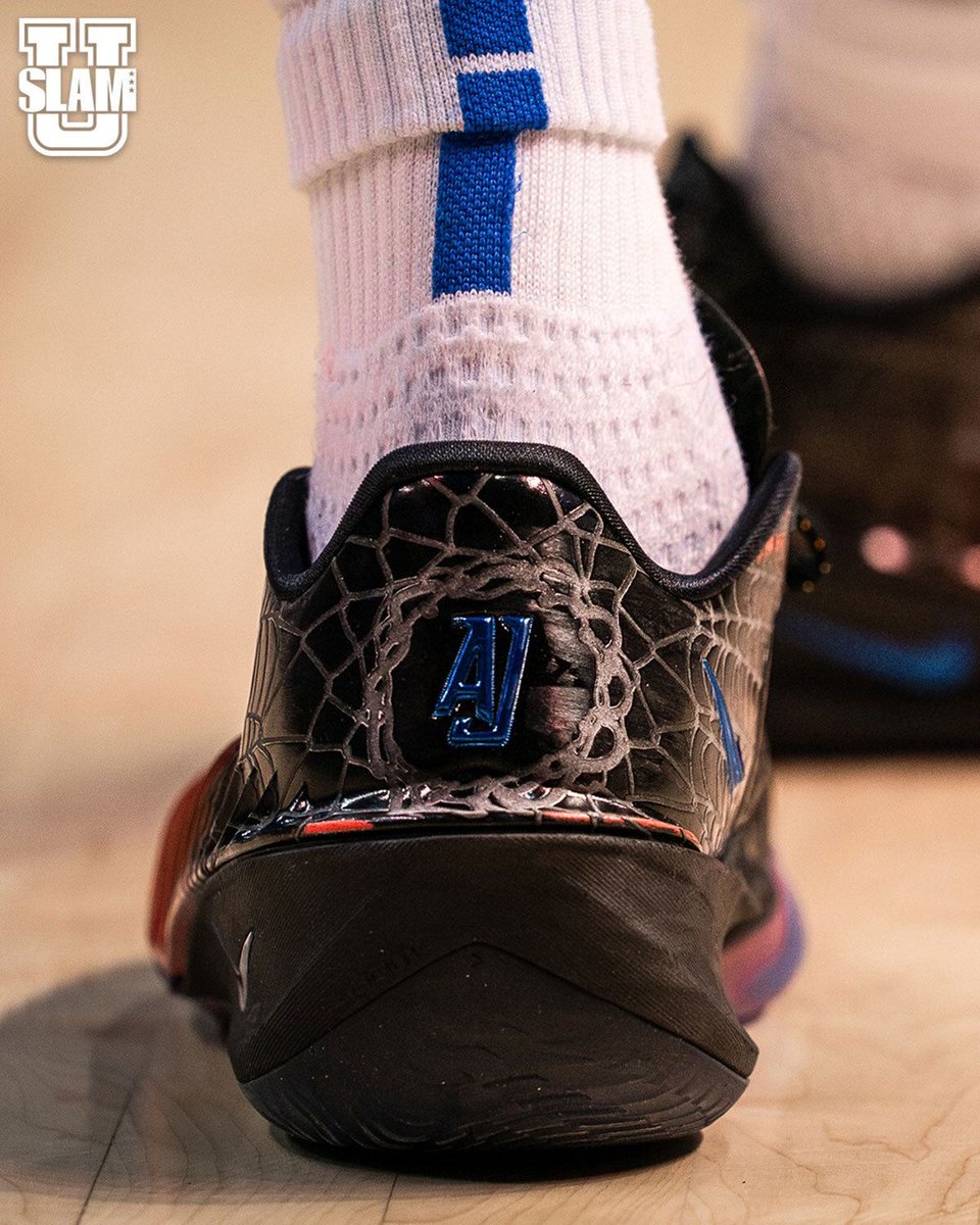 JustFreshKicks tweet media