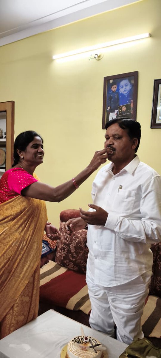 bbholkar61's tweet photo. My Birthday Celebrated by my sister and family members 🎉🎈 https://t.co/uI2oSm2c1R