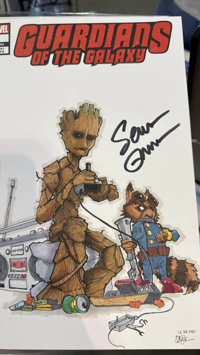 Doodlebags's tweet image. I had great time at my table @nashcelebcon this weekend &amp;amp; took a few minutes to talk with Sean Gunn and got him to sign the #guardiansofthegalaxy blank cover I did with #rocketraccoon and #groot I appreciate everyone who stopped by!